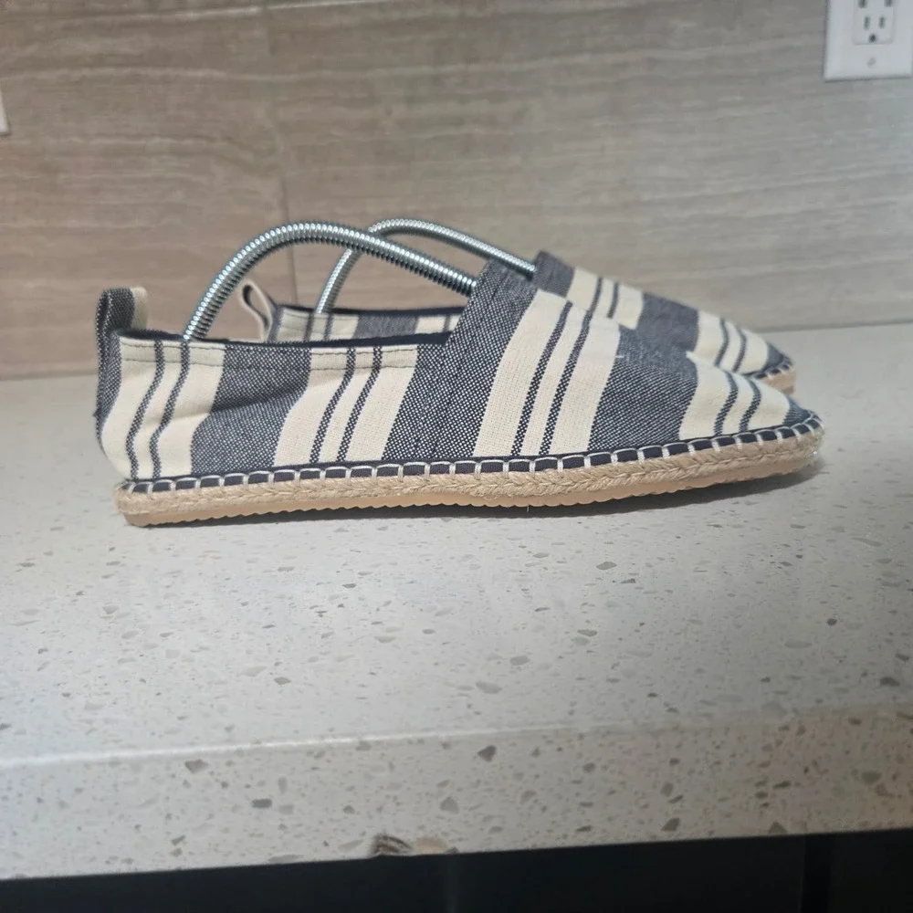 HM Shoes Womens 41 10 Navy Blue Cream Striped Canvas Espadrilles Slip On Flats